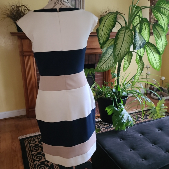 Dress - Picture 2 of 8